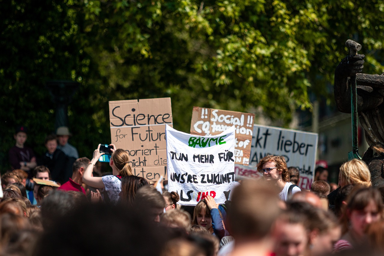 découvrez les manifestations climatiques qui mobilisent des millions de personnes à travers le monde pour exiger des mesures urgentes contre le changement climatique. rejoignez le mouvement pour un avenir durable et engagez-vous pour la planète.