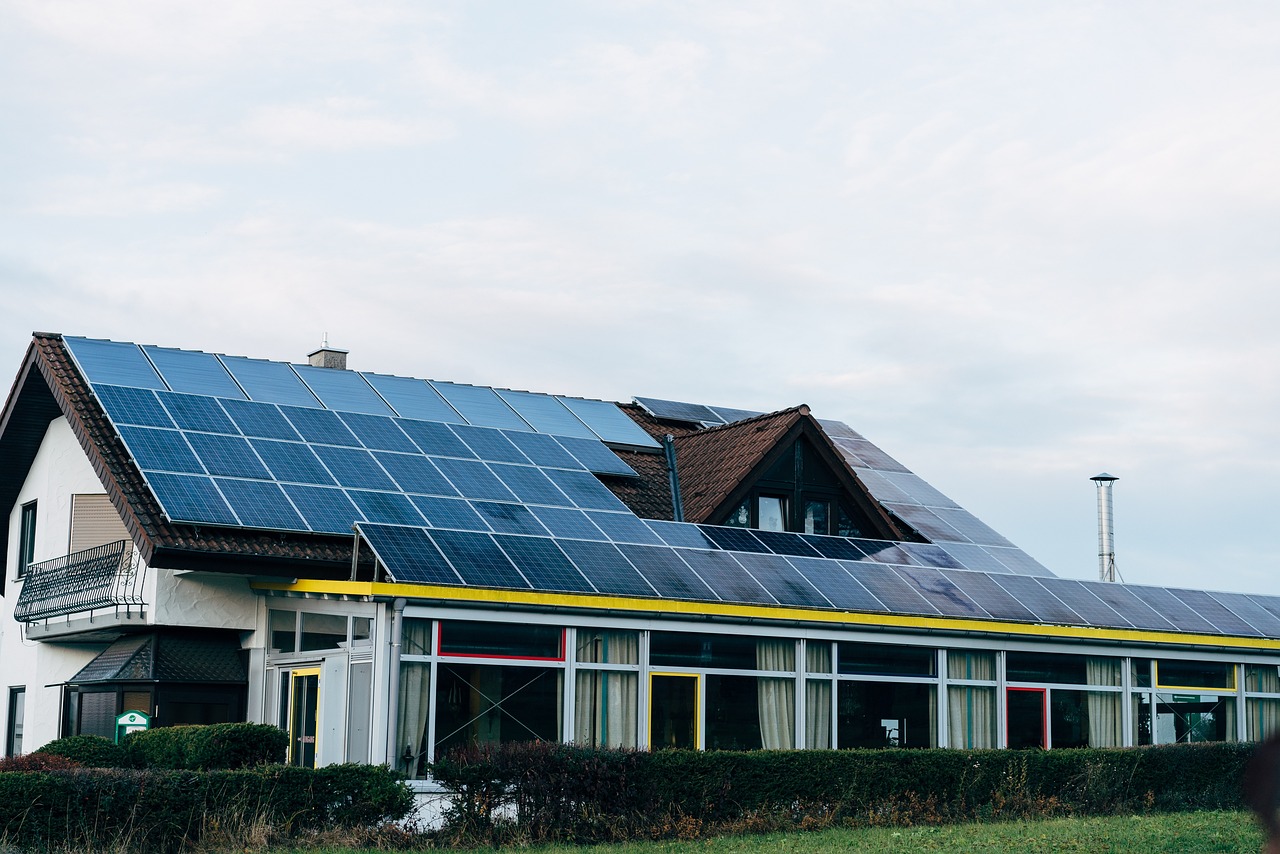 découvrez le potentiel de l'énergie photovoltaïque pour réduire votre empreinte carbone et réaliser des économies sur vos factures d'électricité. explorez des solutions durables et innovantes adaptées à vos besoins.