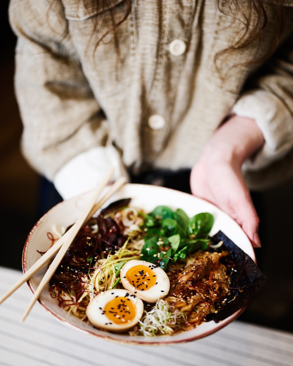 découvrez l'art de la cuisine durable : des recettes savoureuses et éco-responsables qui préservent notre planète tout en ravissant vos papilles. apprenez à choisir les ingrédients locaux, à réduire le gaspillage alimentaire et à cuisiner de manière éthique.