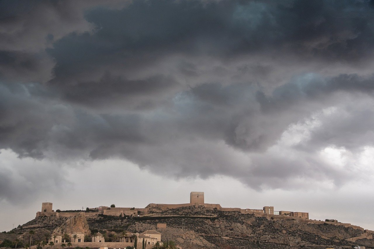 découvrez les phénomènes météorologiques captivants, des tempêtes puissantes aux éclairs éblouissants, et apprenez comment ils influencent notre environnement et notre quotidien.