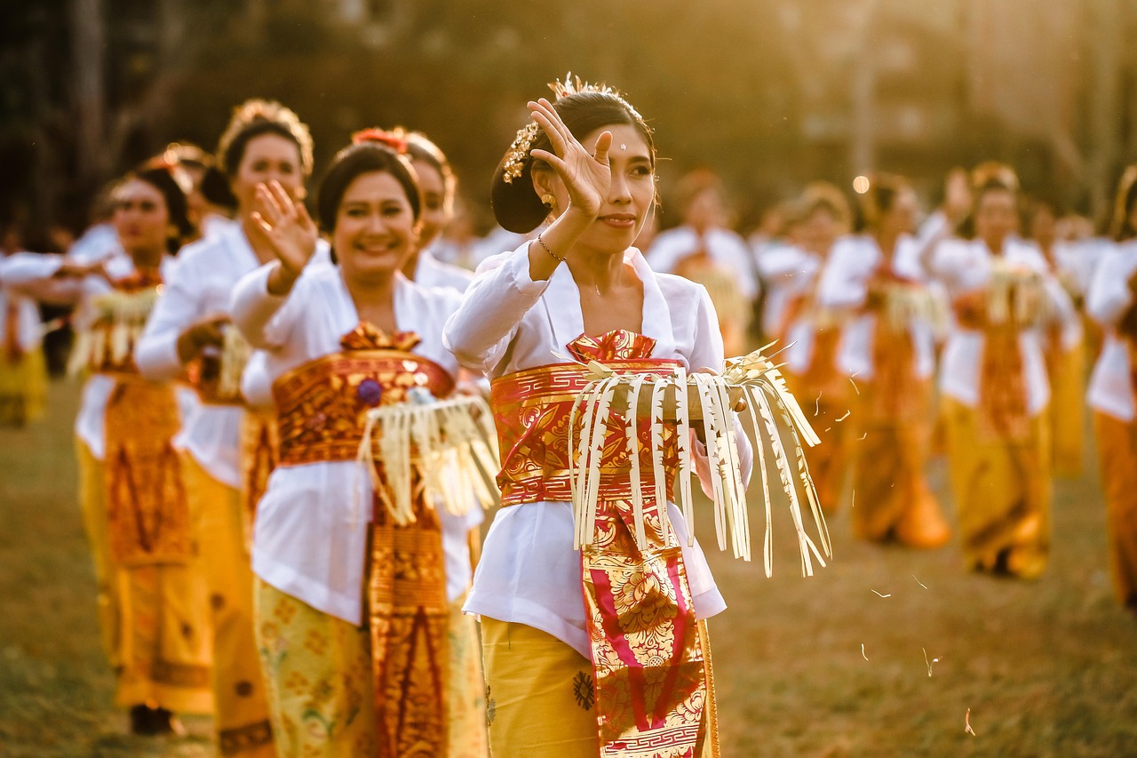 découvrez l'univers fascinant des rituels culturels, une exploration des traditions et des pratiques qui unissent les communautés à travers le monde. plongez dans les significations profondes de ces rituels et leur impact sur l'identité culturelle.