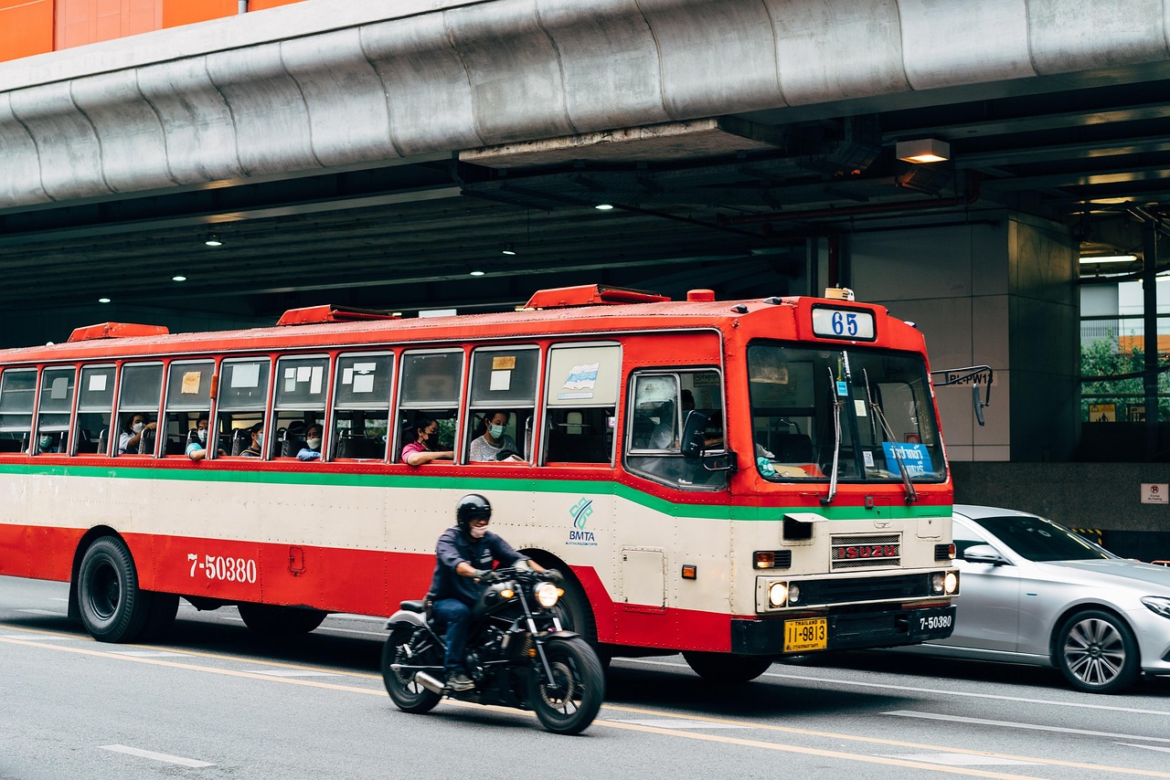 découvrez les avantages d'un transport public durable : réduisez votre empreinte carbone, améliorez la qualité de l'air et bénéficiez d'un déplacement économique et efficace dans votre ville.